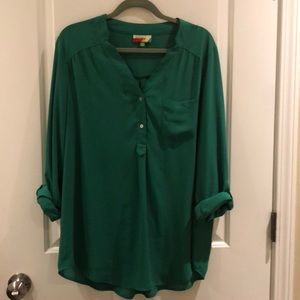 Green roll-sleeve tunic